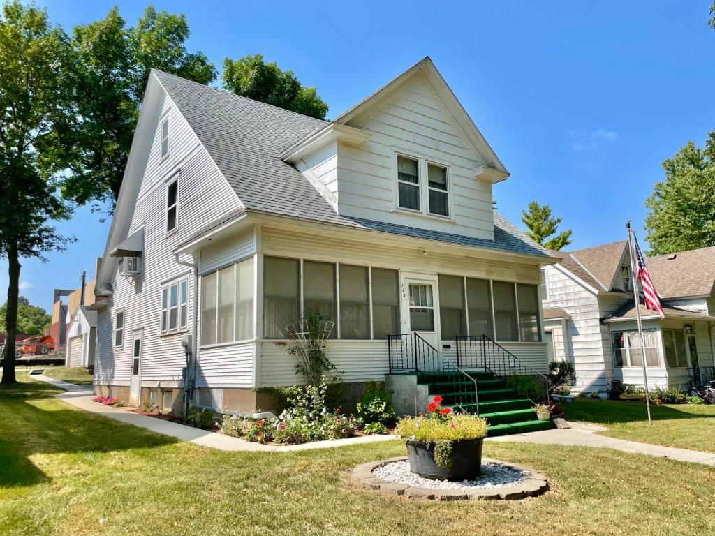 Reiner Real Estate All Listings